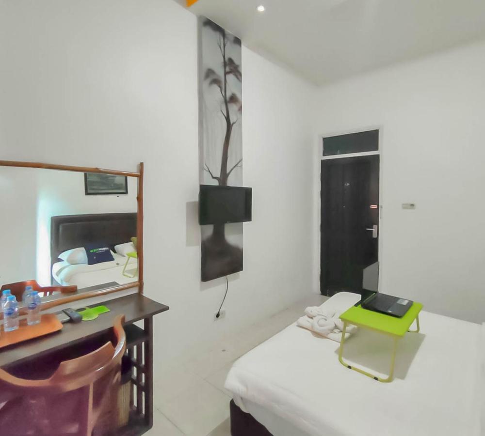 Urbanview Hotel Bagoes Sintang By Reddoorz 외부 사진